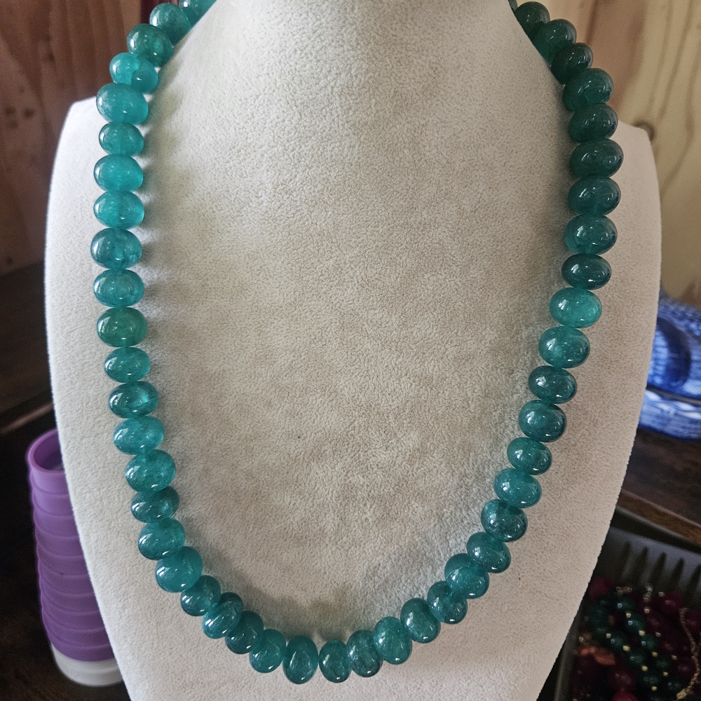 Elegant Green Beaded Necklace